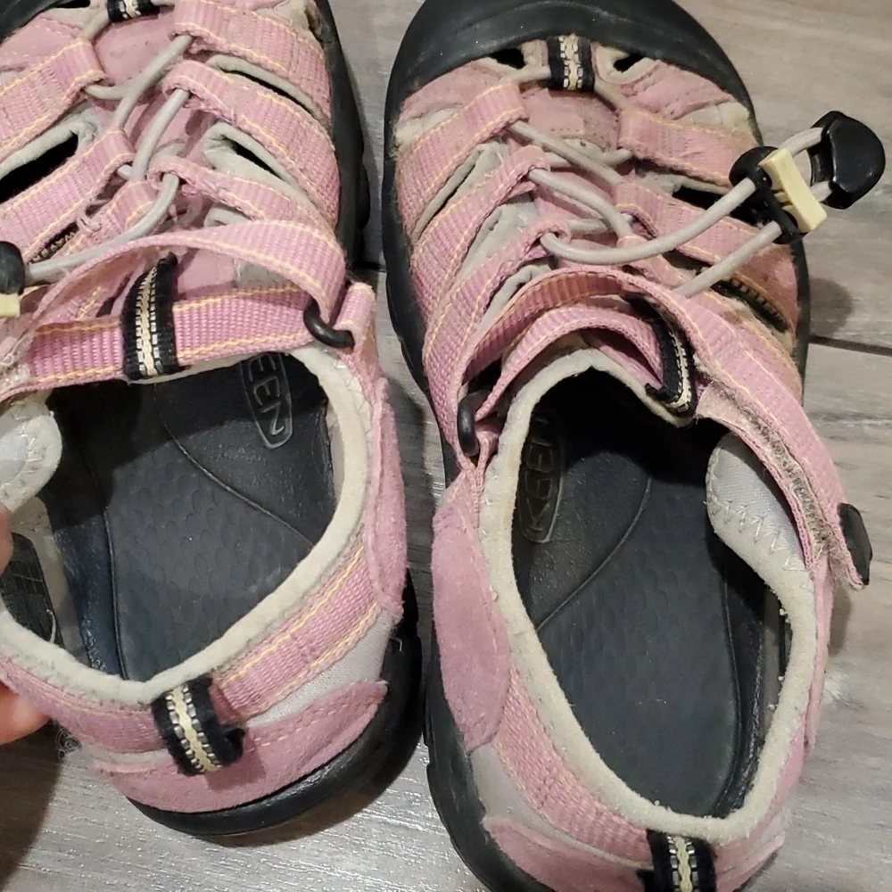 KEEN kids girl outdoor hiking shoes Sandals sz 8.5